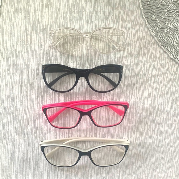 Betsey Johnson 1.50 reading glasses - Picture 1 of 6